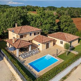 4 bedroom villa bedroom with pool, Svetvinčenat, Istria, sleeps 8